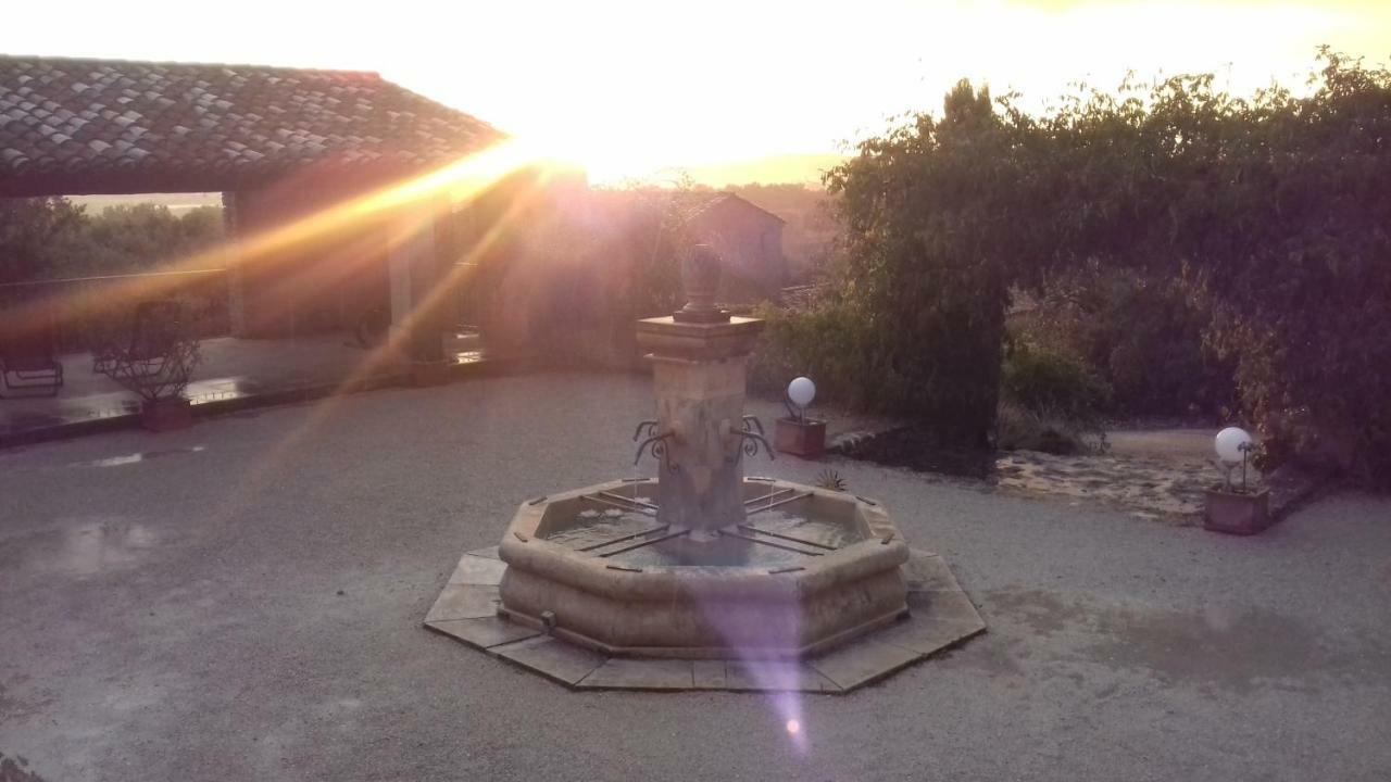 Bacchus En Luberon Gordes Exterior photo